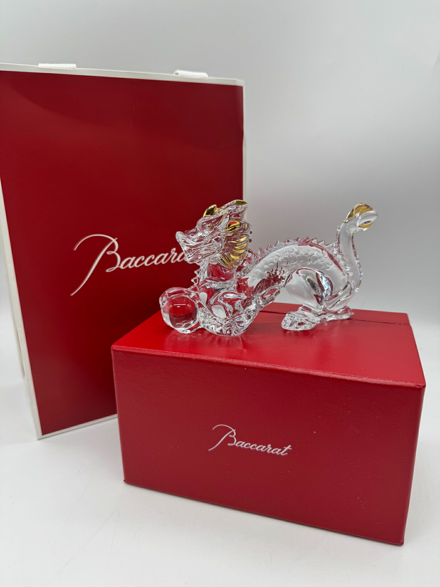 【未使用】 Baccarat バカラ 十二支 辰 龍 ドラゴン クリスタル 置物 ゴールド 2815632 フィギュリン インテリア オブジェ 飾り 縁起物 干支 竜 クリア 透明 箱 ショッパー付 レディース メンズ 中古 baccarat P3429｜arco iris 店