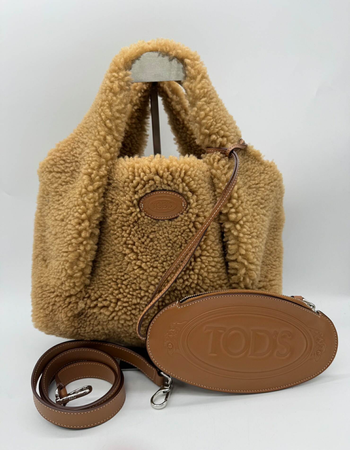【新品同様】 TODS トッズ シャツ バッグ ショッピング ミニ ムートン バッグ ハンドバッグ トートバッグ 2way ボア もこもこ 肩掛け 斜め掛け ブラウン 茶 ショルダーストラップ ポーチ付 レディース 中古 イタリア製 tods P3496｜arco iris 店