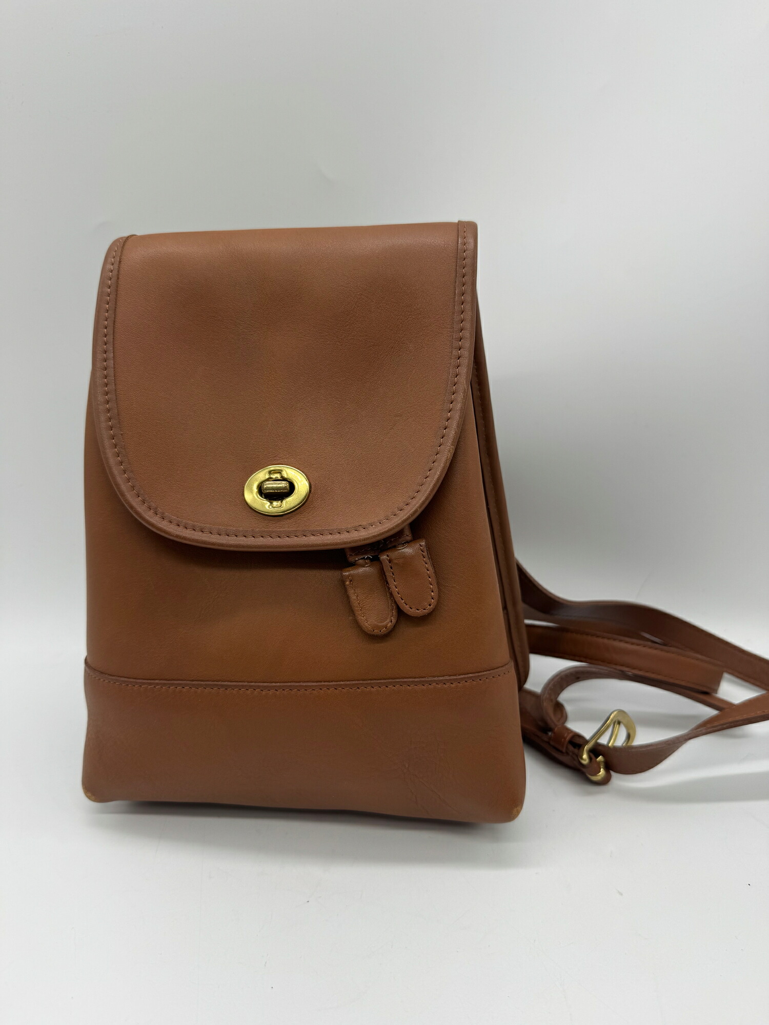【美品】 COACH コーチ グローブレザー オールドコーチ USA製 ターンロック 金具 リュック バッグ 9960 バックパック デイパック 鞄 ヴィンテージ レトロ 茶 ブラウン 本革 レディース 中古 アメリカ製 coach P837｜arco iris 店