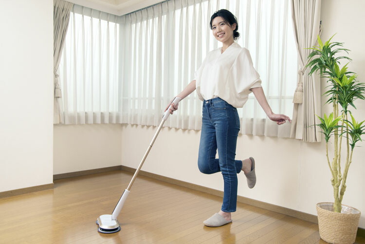 電動 掃除 階段 生活家電 回転 フローリング 窓 床 電動 水拭き 網戸 モップ 階段 Ccp モップ クリーナー コードレス コードレス回転モップクリーナー ホワイト Zj Ma17 Wh送料無料 掃除 モップ 回転 電動 床 フローリング 窓 網戸 階段 水拭き Ccp D
