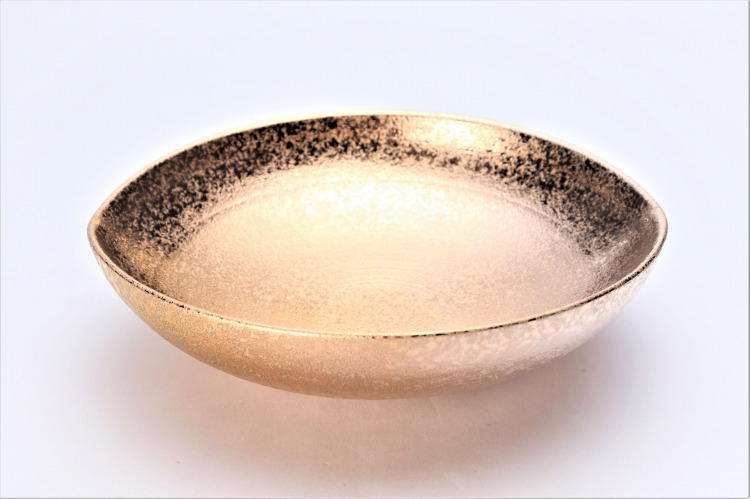 【有田焼 GOLDシリーズ なぶり浅鉢 (化粧箱入り)】有田焼 磁器 菓子鉢 変形鉢 金 煮物鉢 サラダ パスタ おしゃれ 和食器 ギフト 引き出物 内祝い プレゼント|有田焼のデパート丸兄商社