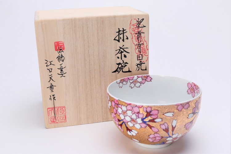 【有田焼 金龍窯 金彩桜 抹茶碗(木箱付)】有田焼 抹茶碗 桜 瀬戸もの 今めかしい 和食器 差し上げ物 差し上げ物 内祝い 差し上げ物