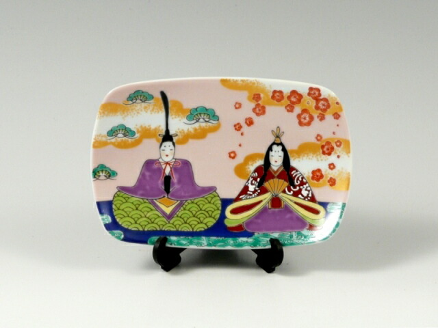 楽天市場】有田焼 手描き 飾り皿 ひなまつり 皿立て付 皿 幅14.5×奥行 楽天市場】有田焼 手描き 飾り皿 ひなまつり 皿立て付 皿 幅14.5×奥行