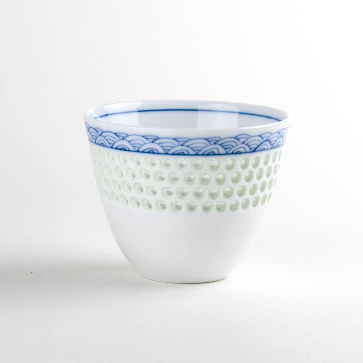湯呑み 煎茶碗 お茶 来客用 日本製 陶磁器 水晶彫青海波 おしゃれ