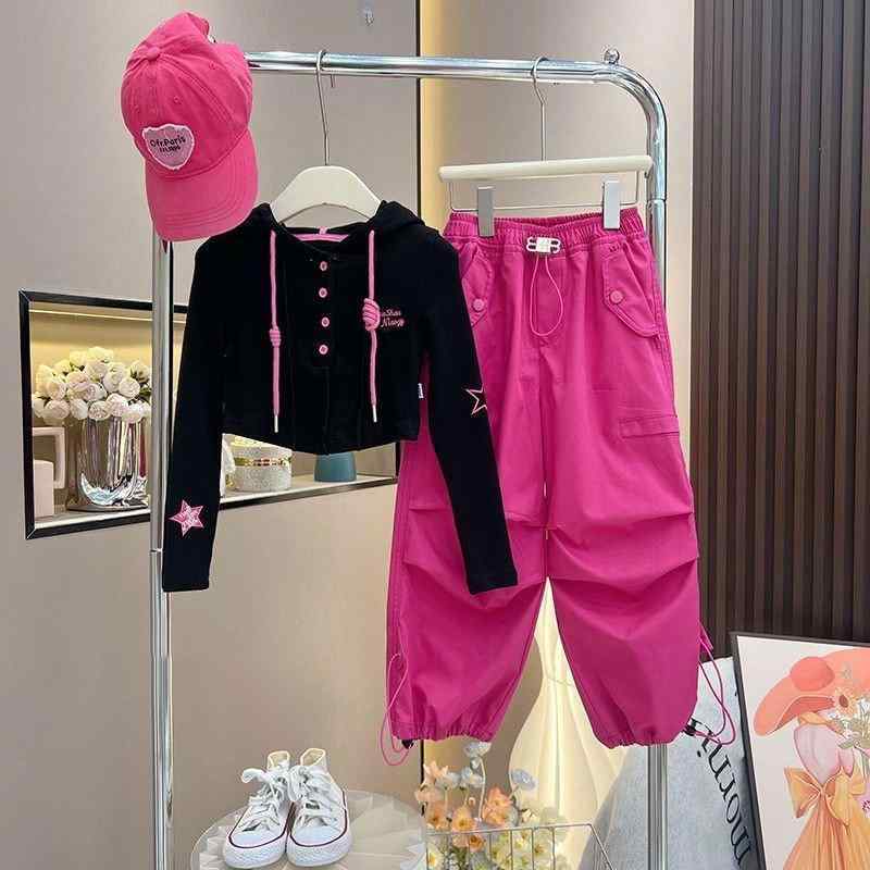 子供服 女の子 トレーナー 工装パンツ セットアップ 春 秋 長袖 フード付き アルファベット柄 カジュアル おしゃれ かわいい 上下セット 普段使い 通学用 運動用 快適 動きやすい 軽量 通気性 柔らかい肌触り ポリエステル製 複数カラー展開式フード