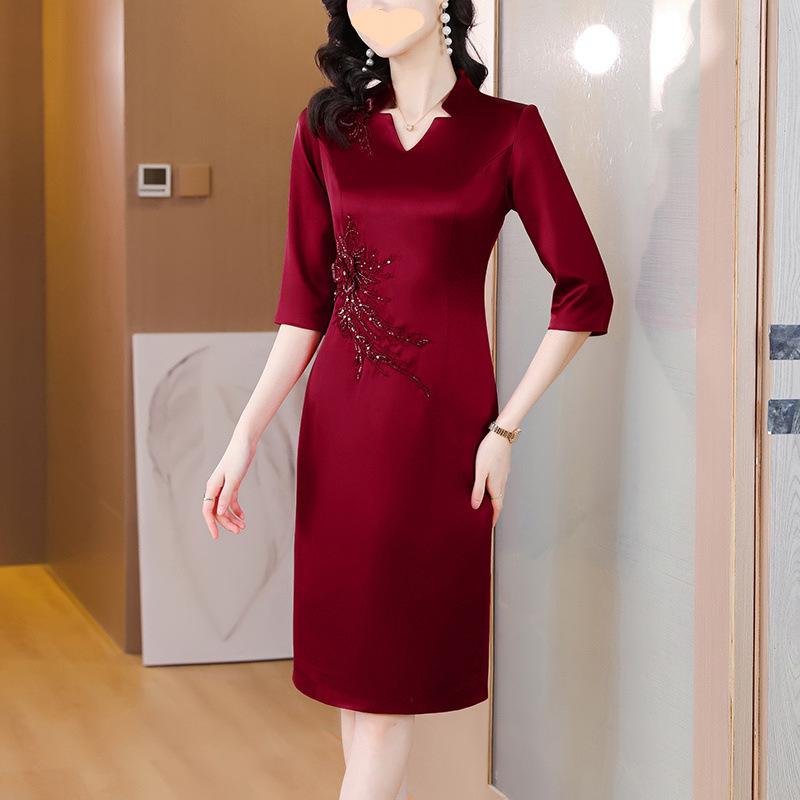 瀬戸もの御召しもの レディース 礼服 華燭の典 母ちゃん フォーマルドレス 膝丈 ポリエステル アセテート繻子 七分袖 照明ランプ色つや ブドウ酒赤いこと 大層らしい大きさ 雅びやか 高見せかけ