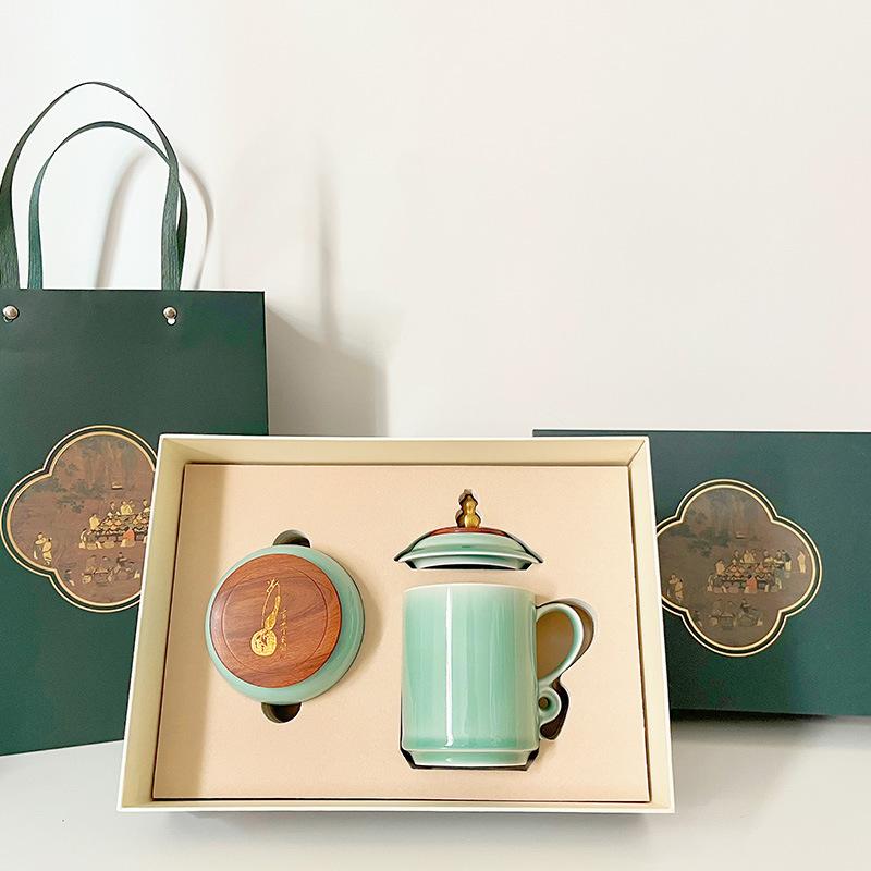 茶器 龍泉青磁 中国茶器 伝統工芸品 古典 彫刻 陶磁器 工芸品 高級感 茶杯 湯呑み 煎茶碗 茶葉罐 茶筒 茶入れ リビング 書斎 置物 飾り物 インテリア オブジェ アンティーク風 コレクション
