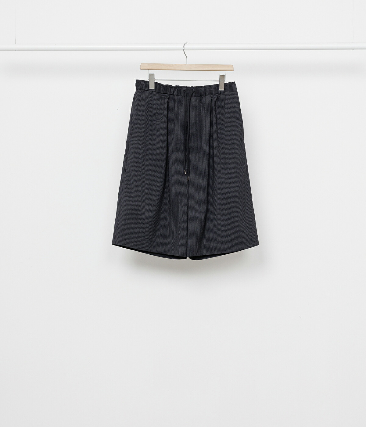 [予約商品 2026年5月～6月お届け予定]marka : DOUBLE TUCK SHORTS -WOOL SEERSUCKER- : M26B03PT02B[COR][WIS]