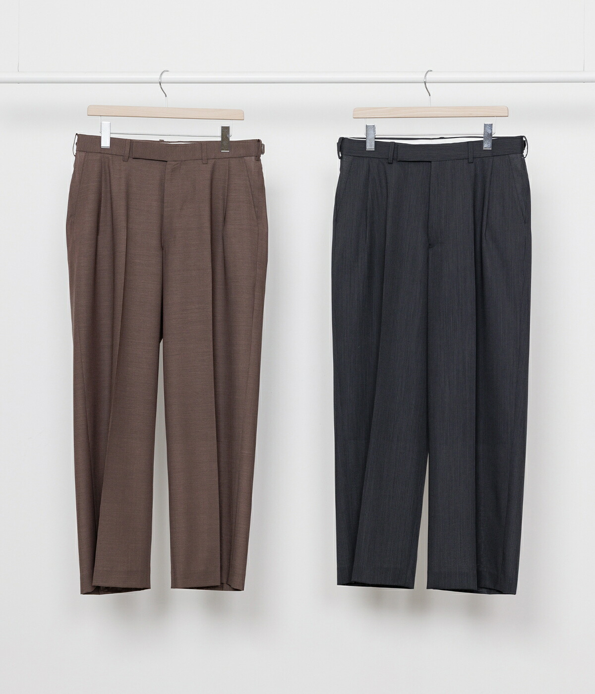 [予約商品 2026年5月～6月お届け予定]marka : ONE TUCK WIDE TROUSERS -WOOL HIGH TWIST TROPICAL- 全2色 : M26B08PT01C[COR][WIS]