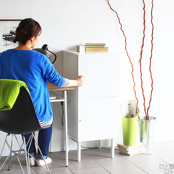 キャビネット ホワイト 鏡面 スリム 脚付き 完成品 白 サイドボード ロータイプ リビングキャビネット 収納棚 扉付き 小さい リビングボード 本棚 扉付 オシャレ 薄型 デスクサイド 白家具 キッチン 食器棚 北欧 飾り棚 キッチン収納 作業台 可動棚 日本製 おしゃれ