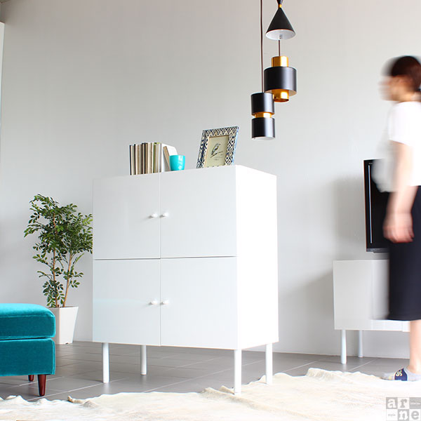 キャビネット 白 サイドボード ロータイプ 大容量 完成品 リビング収納 ローボード 白家具 ホワイト 鏡面 リビング 収納 扉付き 本棚 扉付 脚付き 収納棚 ラック 棚 幅80 低め 低い 扉収納 シェルフ おしゃれ 北欧 日本製 シンプル モダン オフィス