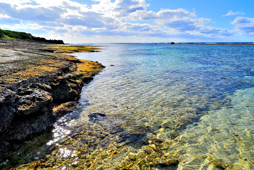 風景写真パネル 沖永良部島 ビーチロック 11 インテリア 模様替え 雰囲気作り リビング ダイニング オフィス 玄関 プレゼント ギフト 贈答品 お祝い 結婚 新築 引っ越し 誕生日 記念日 年祝い okrb-16-m30|写真パネルのあぁとすぺーすつくば
