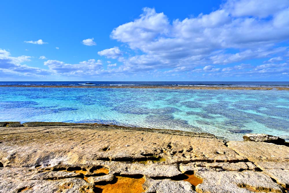 風景写真パネル 沖永良部島 ビーチロック14 インテリア ポスターとは違う リビング 玄関にそのまま飾れる額がいらない 壁掛け 壁飾り 絵画 アート アートパネル 癒やしの装飾をお祝い プレゼント ギフトにも 80 3 53cm Okrb 11 M25 楽ギフ 包装 Alternativesolutionsusa Net