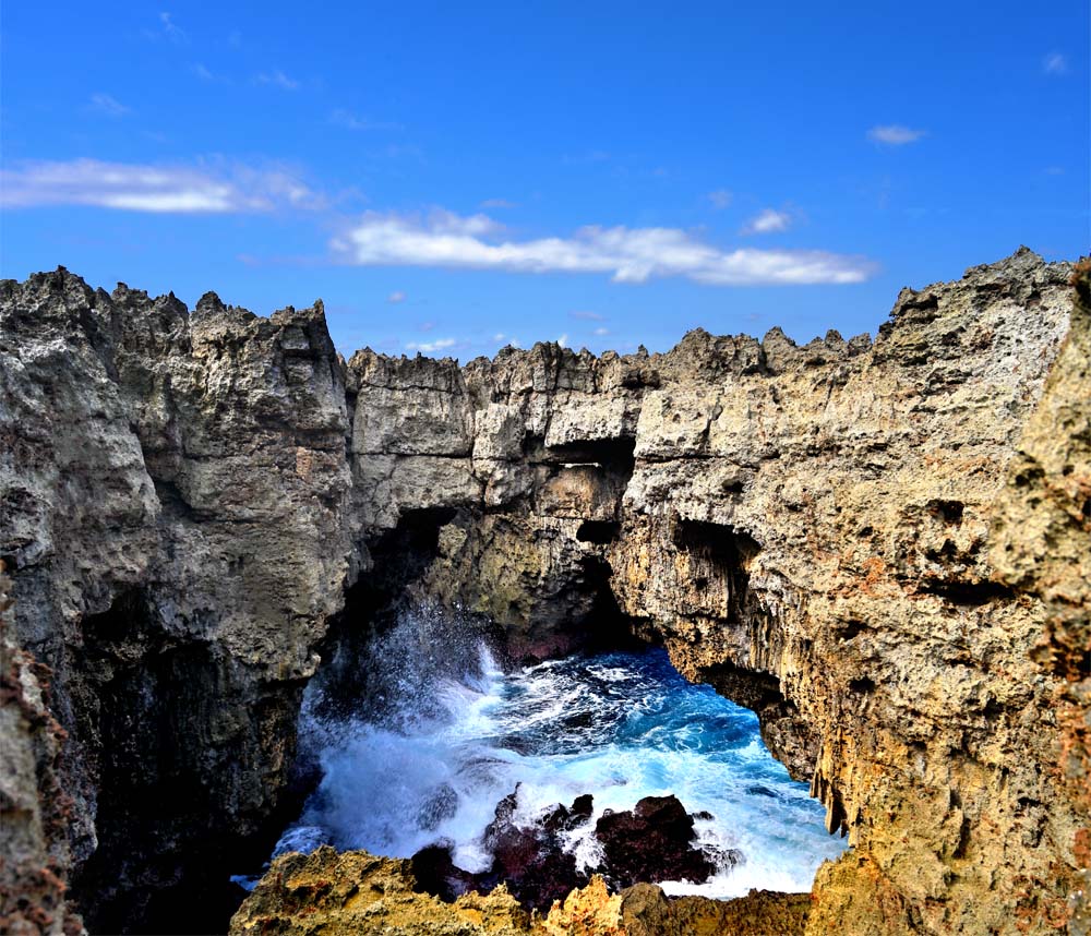 風景写真パネル 沖永良部島 フーチャ (潮吹き洞窟) 09 アートパネル インテリア 壁飾り 壁掛け 額要らず 模様替え 雰囲気作り 玄関 リビング オフィス ロビー プレゼント ギフト 贈答品 返礼 お祝い 結婚 新築 引っ越し 誕生日 記念日 年祝い 旅の思い出 okrb-01-s20|写真パネルのあぁとすぺーすつくば