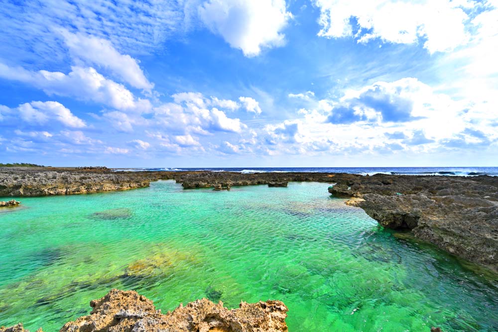 風景写真パネル 喜界島 上嘉鉄(カミカテツ)集落 シツル埼 04 プレゼント ギフト 贈答品 返礼 お祝い 結婚 新築 引っ越し 誕生日 記念日 風水 インテリア ディスプレイ グラフィック アートパネル 癒やし オシャレ モダン Kkjm-02-M30|写真パネルのあぁとすぺーすつくば