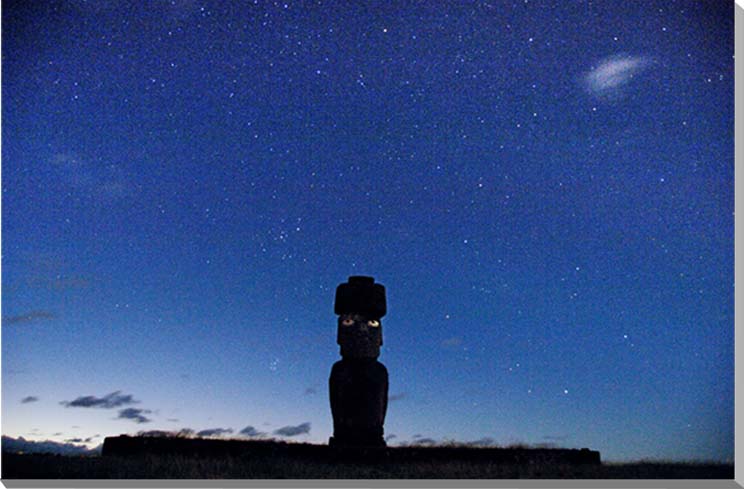 風景写真パネル 世界遺産 イースター島 アフ・コテリク 星空のモアイ アートパネル インテリア グラフィック ディスプレイ ウォールデコ パネル 写真 プレゼント ギフト お祝い 結婚 新居 出産 誕生日 入学 卒業 成人 就職 記念日 MOAI -36-M10｜写真パネルのあぁとすぺーすつくば