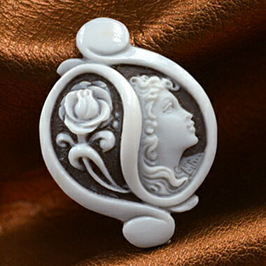 カメオブローチ 女性の横顔　作家名入り カメオブローチ 女性の横顔作家名入り