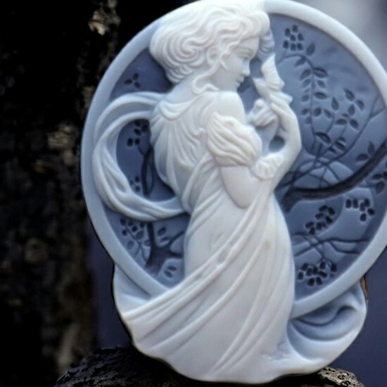 楽天市場】カメオ 【時を刻む女神たち】 三美神 イタリア 彫刻家アッカ