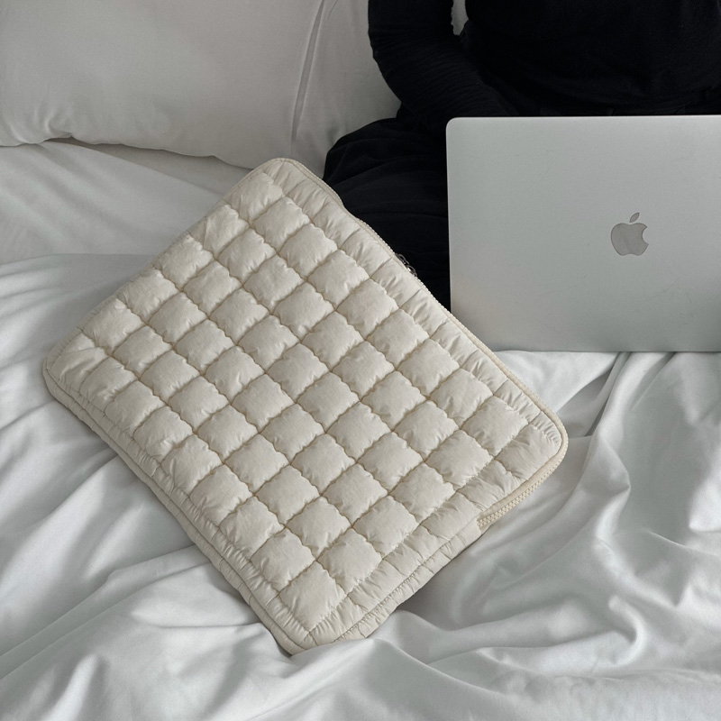 【HAY】LOGO LAPTOP COVER 13・14インチ ノートパソコンケース HAY】LOGO LAPTOP COVER 13・14インチ ノートパソコンケース