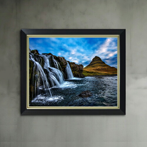 【油絵 直筆仕上げ】Kirkjufell、アイスランドの風景 F6サイズ 額入り 【アップグレードフレーム】 油彩 風景画 オリジナルインテリア絵画 風水画 476×384mm 複製画 送料無料 プレゼント ギフト 開店祝い 開業祝い 退職祝い 新築祝い リビング 玄関