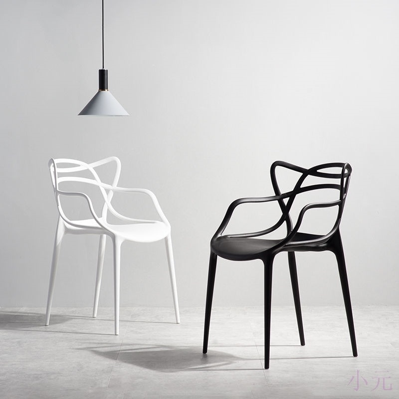 プラスチックシンプルアームチェア