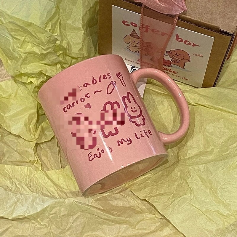サクラ色の愛くるしげうさぎコップ瀬戸もの水杯差し上げ物うさぎ年