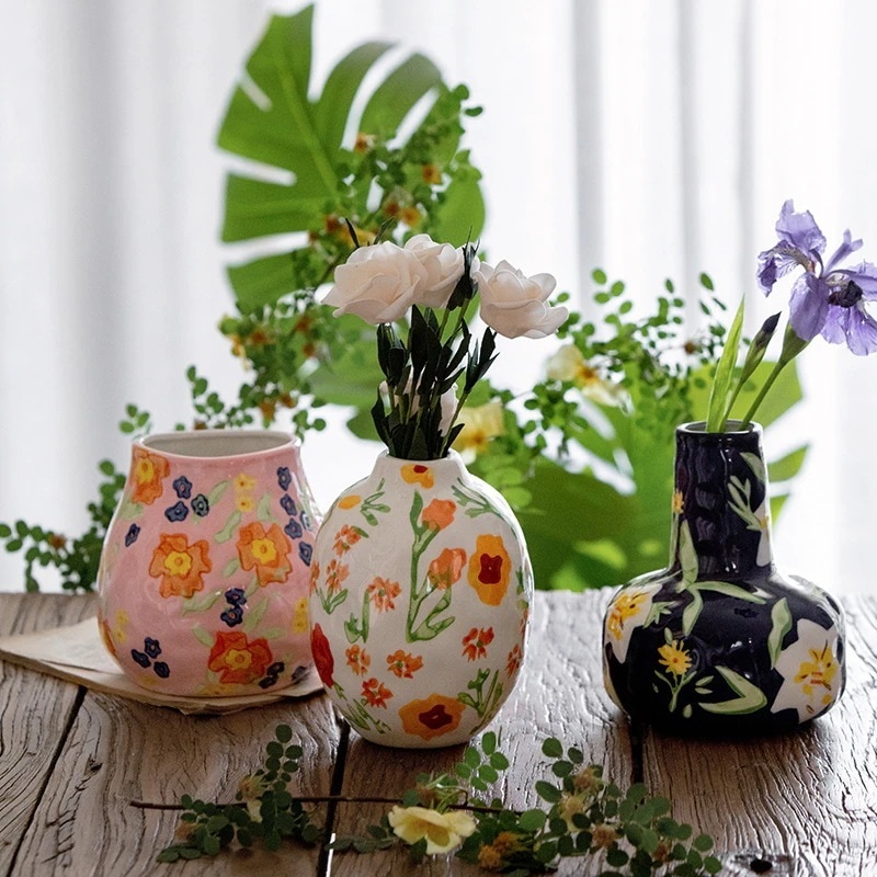 和風手書きの瀬戸ものの花立てレトロな表現スタイルのリビングの御部屋のかざり付けるアゲハチョウの蘭の花の花立ての家のかざり付ける4470