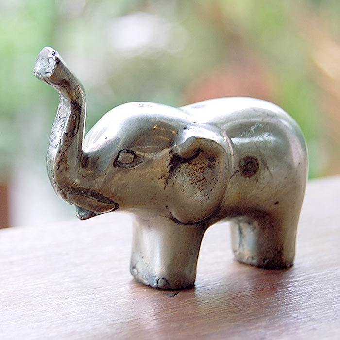 真鍮でできた象のオブジェ[Aタイプ][9522]【バリ 雑貨 アジア雑貨 アジアン雑貨 新生活】【バリ島の置物】
