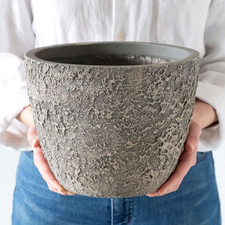 送料無料 プランター ストーン風 直径 25 Cm 高さ グレー 酸化マグネシウム 鉢 植木鉢 底穴付き 6号 7号 ストーン調 おしゃれ モノトーン モダン エコ素材 マグネシア セメント インテリア エクステリア 屋外 屋内 Www Yourrequestentertainment Com