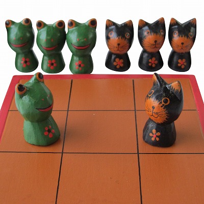 バリネコ　VS　カエル　のチェス　バリ猫　蛙の木彫りの置物　