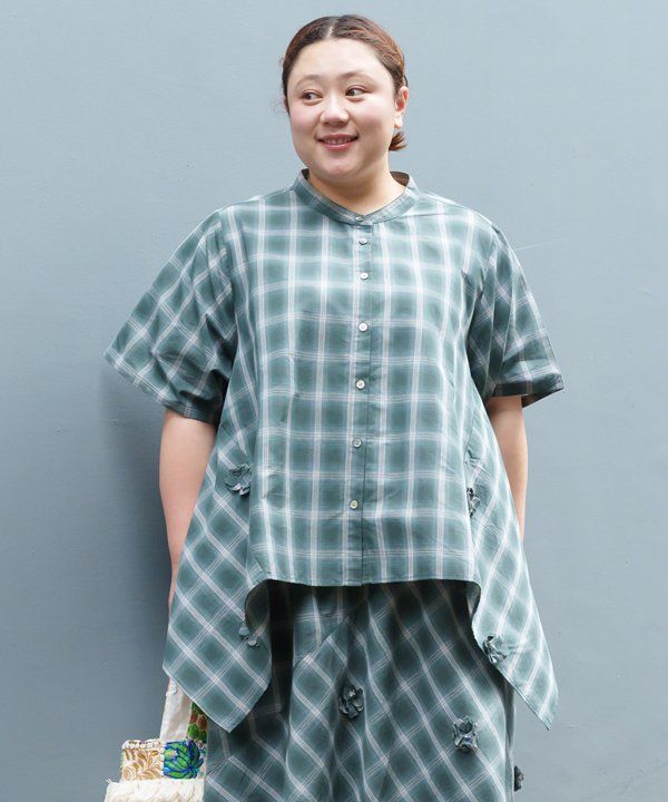 as know as チェックに咲いたよSH レディース 大きいサイズ トップス シャツ ブラウス 切り替え アシンメトリー ボタン ヨーク バンドカラー オオラカ|AS KNOW AS 店