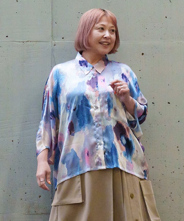 as know as 暮らしに映えるPTSH レディース 大きいサイズ トップス シャツ シャツ ドルマンスリーブ ポケット付き 短め丈 切替 モヤプリント 六分丈 羽織り 前あき ポリエステル 楊柳 オオラカ|AS KNOW AS 店