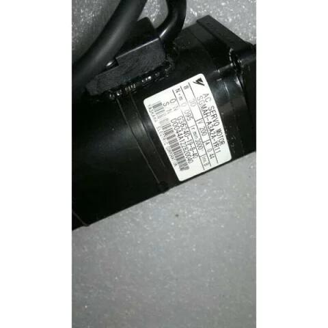 新品 貨物輸送無料 YASKAWA サーボ原動機 SGMAH-A3A2A-YR11   【6ヶ月引きうける】