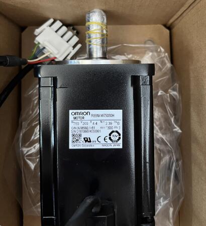 新品 貨物輸送無料 OMRON サーボ原動機 R88M-W75030H【6ヶ月引き請ける】