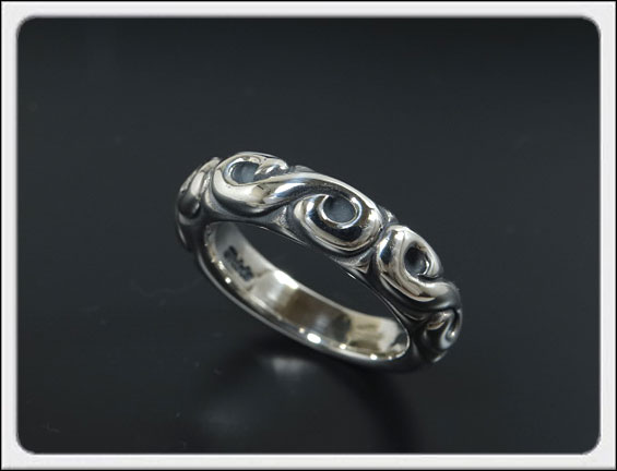 Shin's Sculpture（シンズ スカルプチャー）「S Scroll Ring（エス スクロール リング）」SILVER 925 / 7号～23号【銀 メンズ レディース ペア アクセサリー ジュエリー 指輪 立体 手彫り シンプル シルバー 925 プレゼント】R-13｜アステリズム代官山