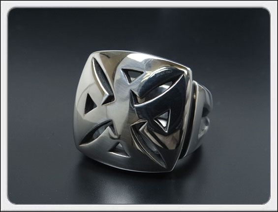 Shin's Sculpture（シンズ スカルプチャー）「Iron S Cross Ring（アイアン エス クロス リング）」SILVER 925 / 15号～23号【銀 メンズ レディース ペア アクセサリー ジュエリー 指輪 立体 手彫り ロゴ シルバー 925 プレゼント】R-26｜アステリズム代官山