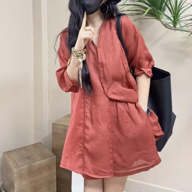 レディース セットアップ 麻素材 シャツ ワイドレッグ ショートパンツ 夏服 Vネック 七分袖 切り替え デザイン レース 花柄 装飾 ゆったり シルエット 韓流 スタイル 日常 着用 コーディネート 涼しい 質感 軽量 快適 フィット トップス ボトム｜アスターショップ