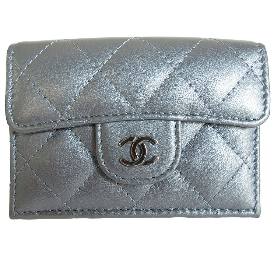 【CHANEL】シャネル　二つ折り財布　メタリックブルー　リボン　ココマーク シャネル CHANEL 財布 二つ折り Wホック ココマーク キャビア