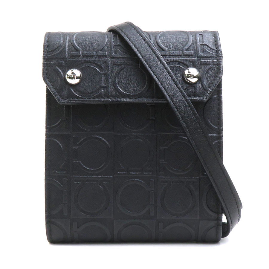 極美品　箱付き　Salvatore Ferragamo 折り財布　ガンチーニ　黒 極 美品 箱付 Salvatore Ferragamo サルヴァトーレフェラガモ