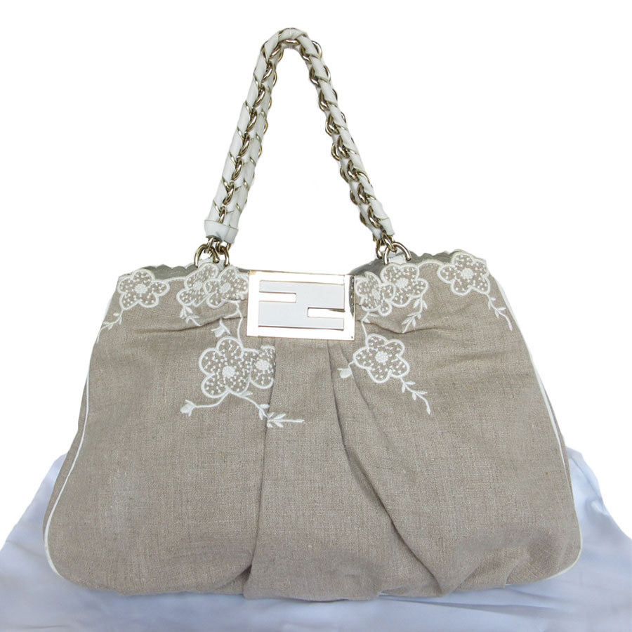 近年品！極美品！FENDI ムーンライト 2way ショルダーバッグ ホワイト