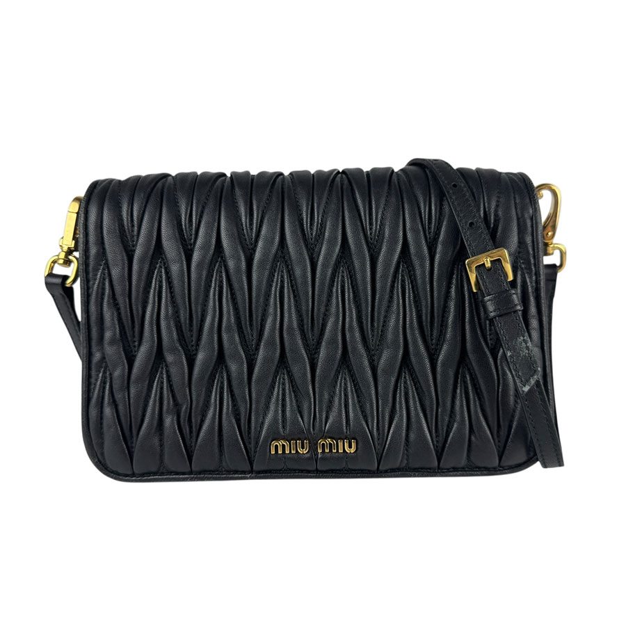 miumiu　マトラッセ　ブラック　ショルダー　バッグ miumiu ショルダーバッグ マトラッセ ブラック 黒 - メルカリ