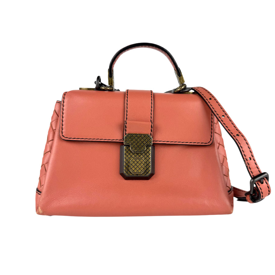 ボッテガヴェネタ BOTTEGAVENETA ショルダーバッグ イントレチャート レザー コーラルピンク レディース 送料無料【中古】 z7996