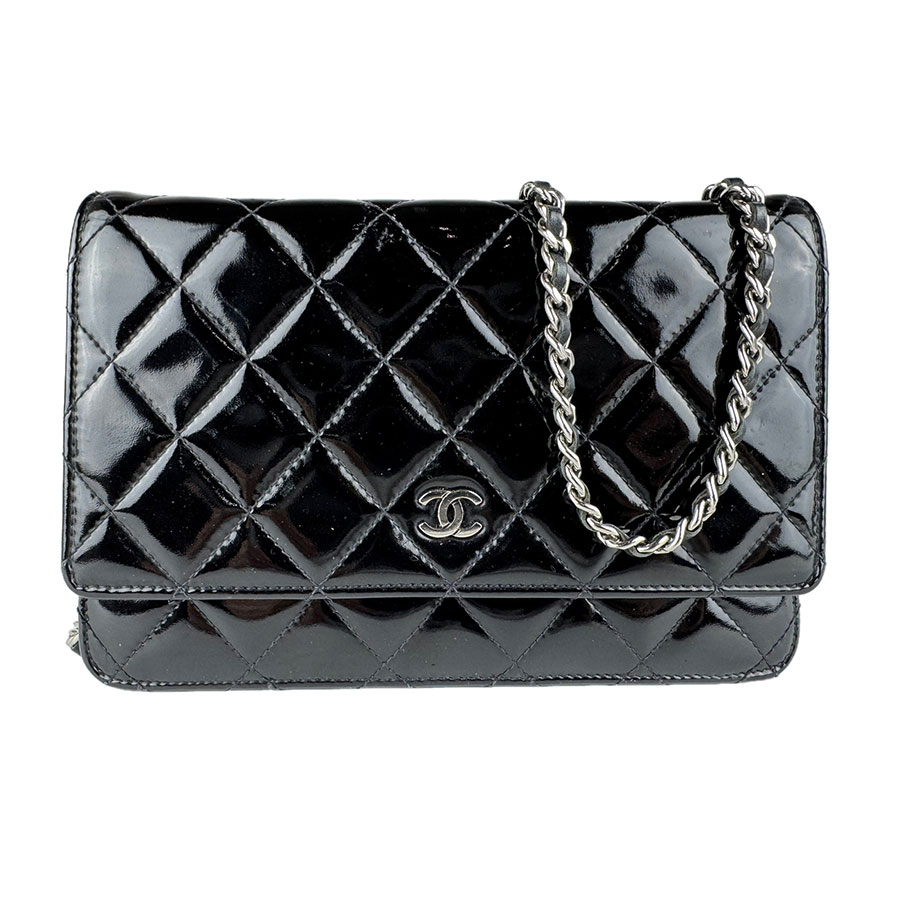 シャネル CHANEL  チェーンウォレット 専売特許なめし革 黒いこと しろがね色 レディース 貨物輸送無料【中古】 z9140