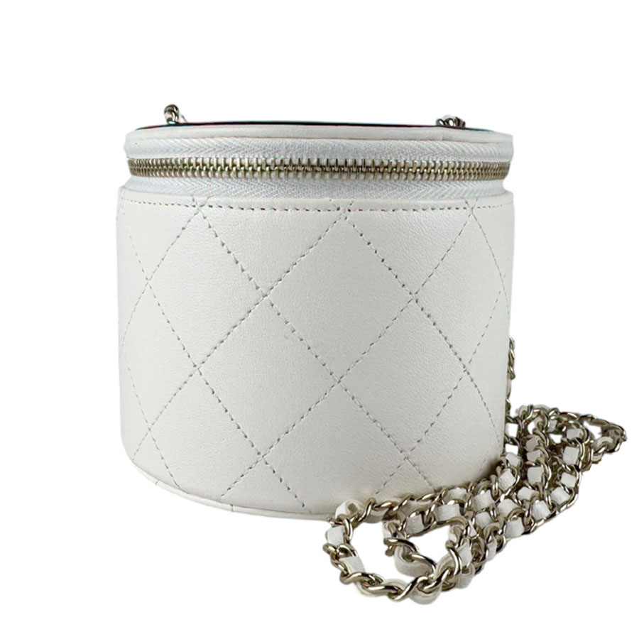 シャネル CHANEL ショルダーバッグ なめし革 白いこと/黒いこと レディース 貨物輸送無料【中古】 z9785