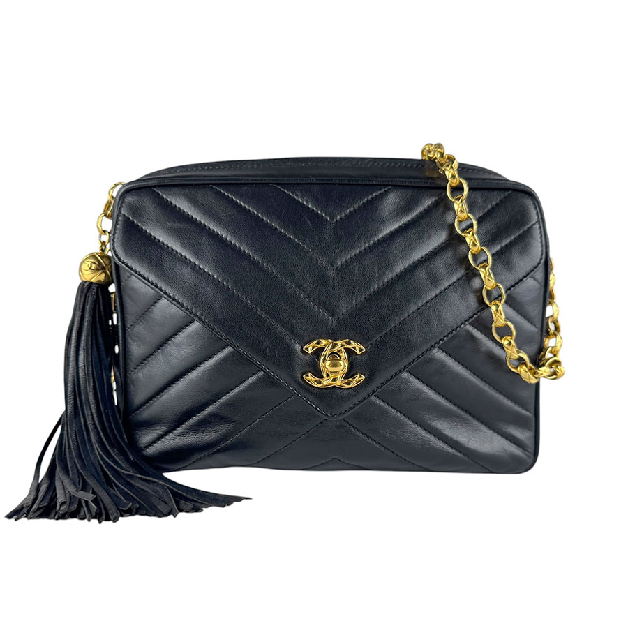 シャネル CHANEL ショルダーバッグ V編み目 なめし革/金属元素 黒いこと/ゴールド レディース 貨物輸送無料【中古】 z9810