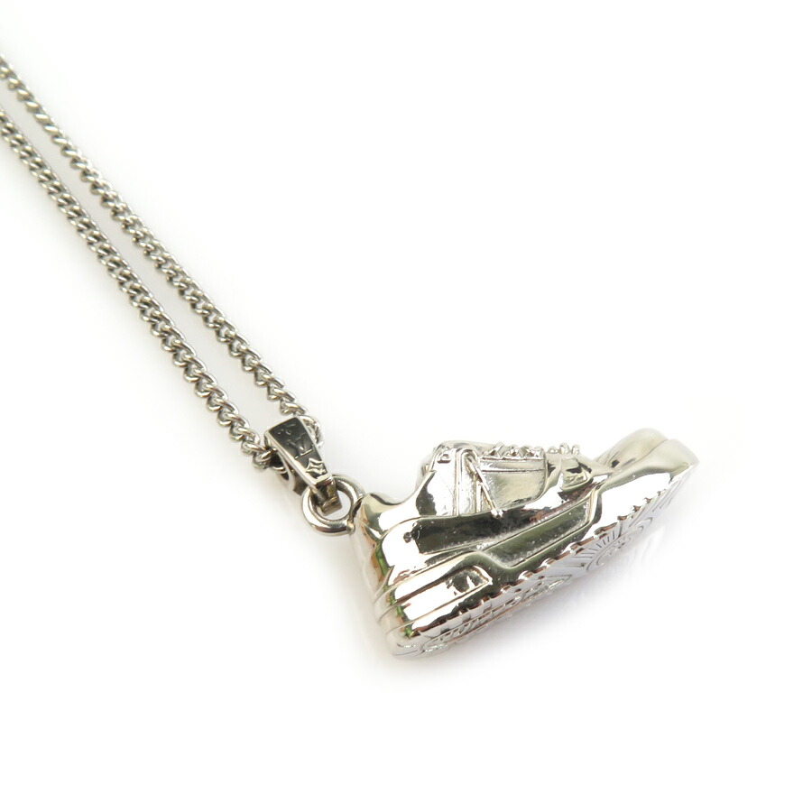 ルイ ヴィトン LOUIS VUITTON 首飾り PENDENTIF LV TRAINER 金属元素 しろがね色 メンズ M01892 貨物輸送無料【中古】 e61958i