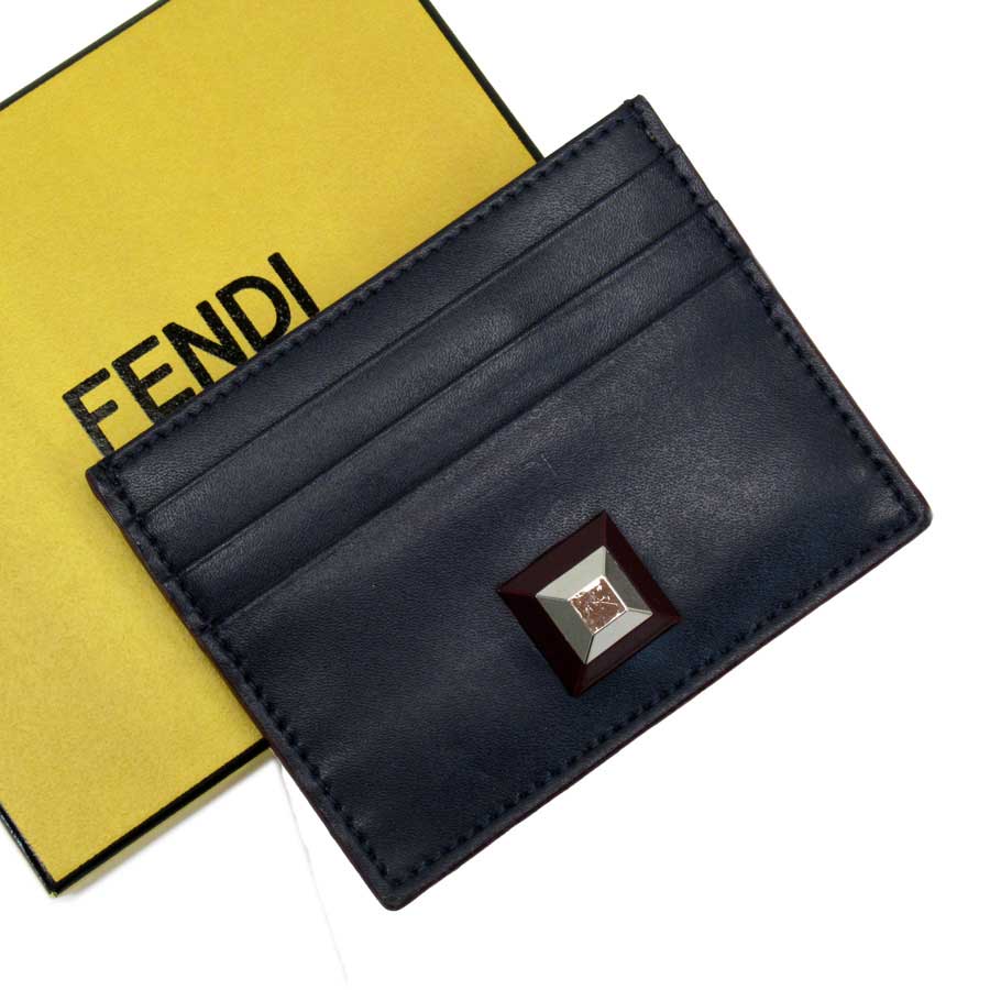 定番のお歳暮&冬ギフト フェンディ fendi レディース【中古】 カードケース カードケース - 名刺入れ/定期入れ 定番のお歳暮&冬ギフト フェンディ fendi レディース【中古】 カードケース カードケース - 名刺入れ/定期入れ