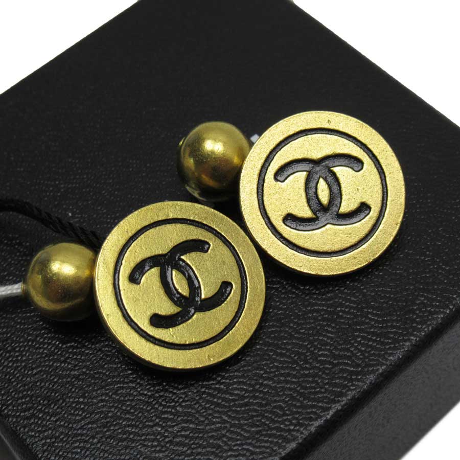 衝撃価格のカフスボタン 中古 金属素材 中古 シャネル カフスボタン ゴールド Hf 金属素材 おすすめ Chanel Hf ブランドバリューシャネル おすすめ ゴールド シャネル カフス