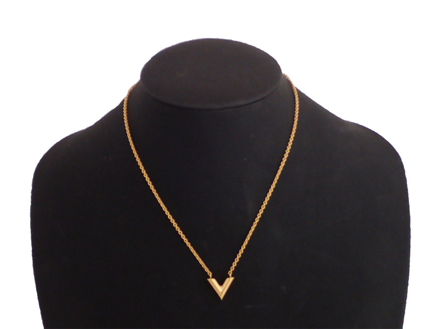 Louis Vuitton Collier Essential V Necklace (SHG-mwaA8D) – LuxeDH