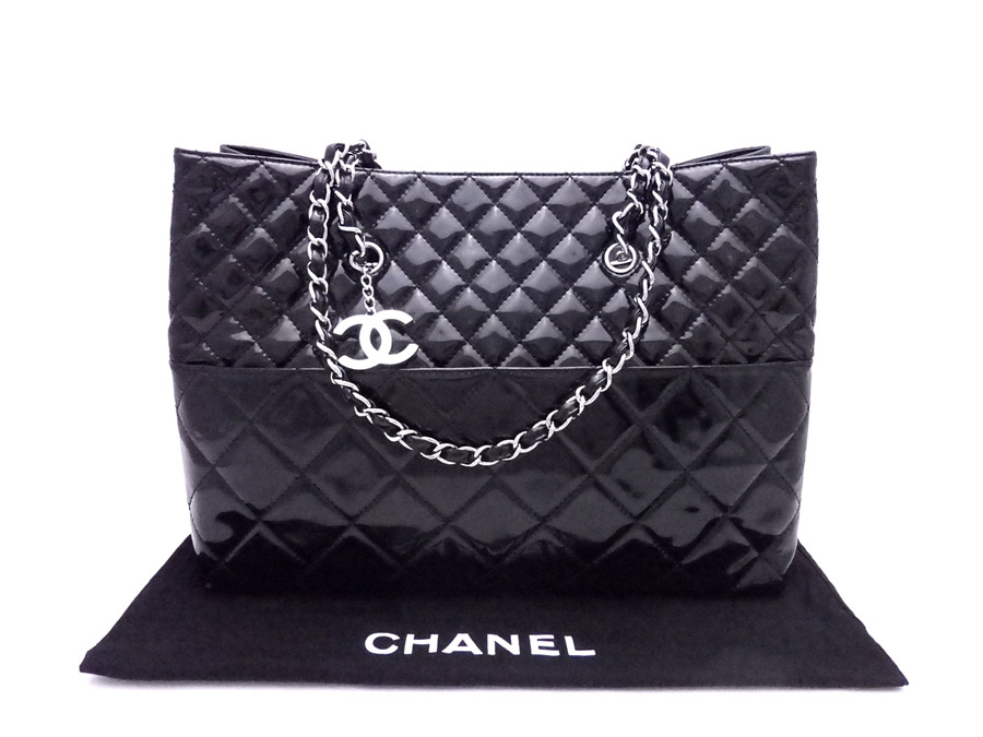 Chanel Bag Matelasse Black X Silver Metal Ings Patent Leather Material Tote Shoulder Lady S E34810